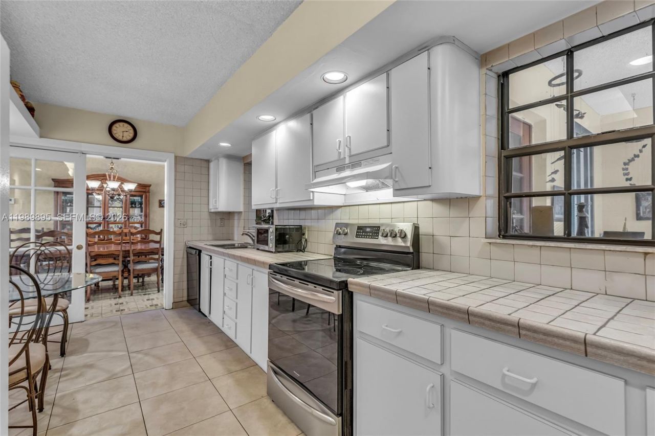 5660 W 13th Ct , Hialeah, FL 33012 Photo