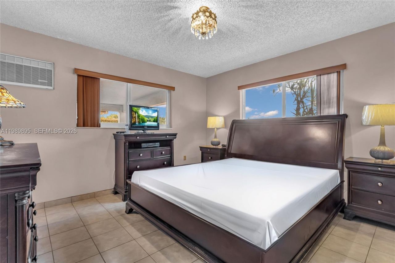 5660 W 13th Ct , Hialeah, FL 33012 Photo