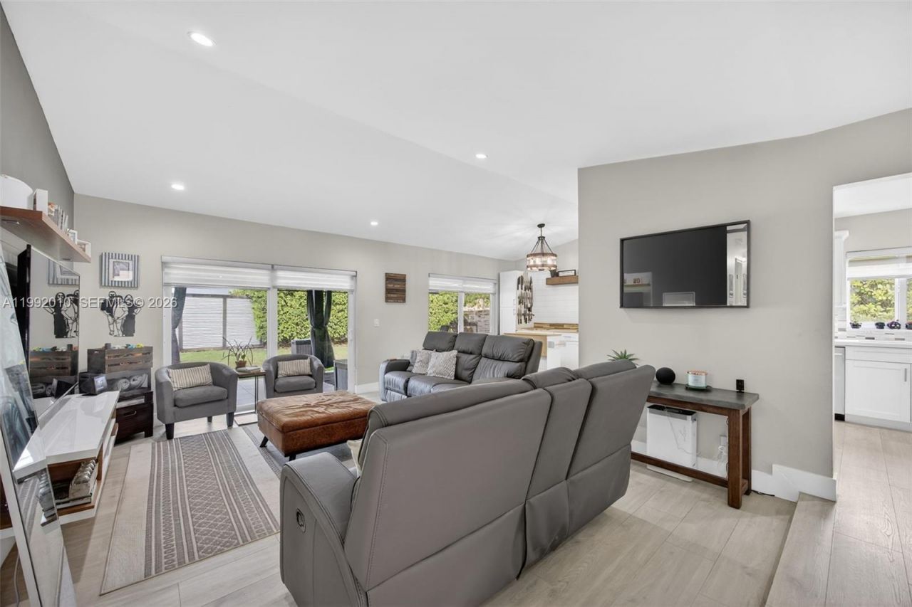 4890 SW 141st Ave , Miami, FL 33175 Photo