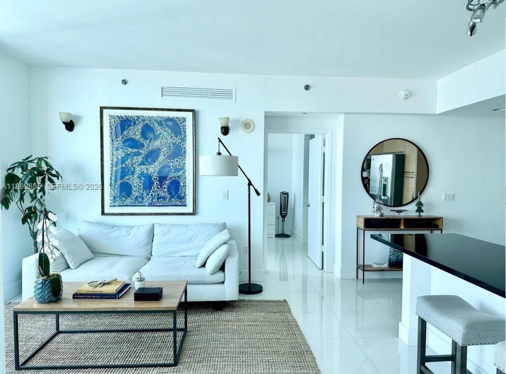 950 Brickell Bay Dr , Unit 3807, Miami, FL 33131 Photo