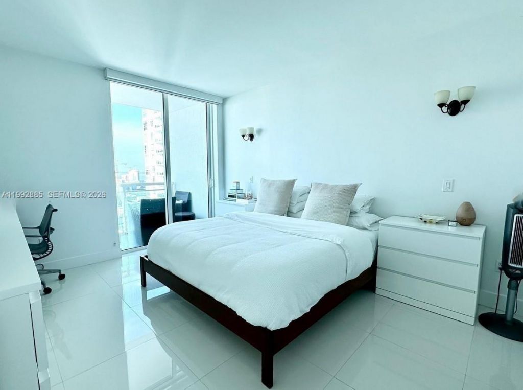 950 Brickell Bay Dr , Unit 3807, Miami, FL 33131 Photo