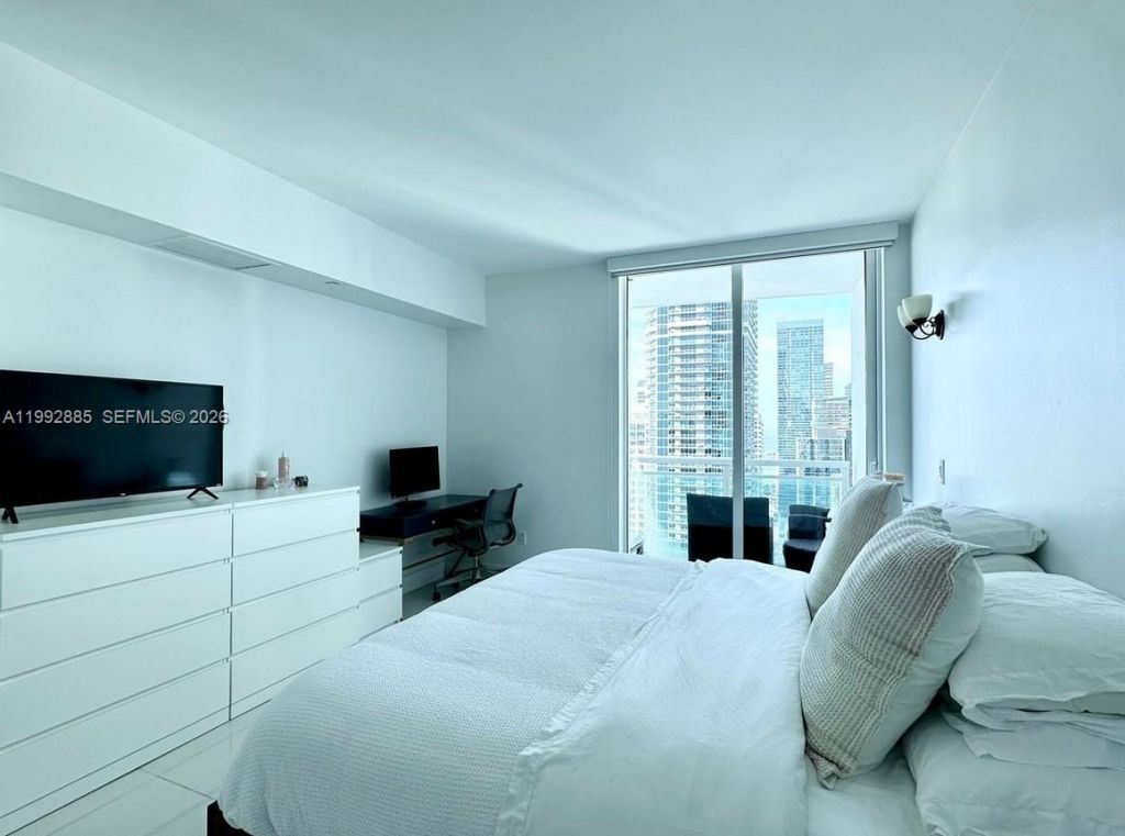 950 Brickell Bay Dr , Unit 3807, Miami, FL 33131 Photo