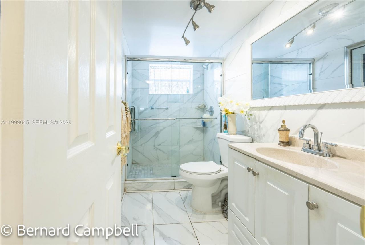 3940 NW 42nd Ave, Unit 417, Lauderdale Lakes, FL 33319 Photo