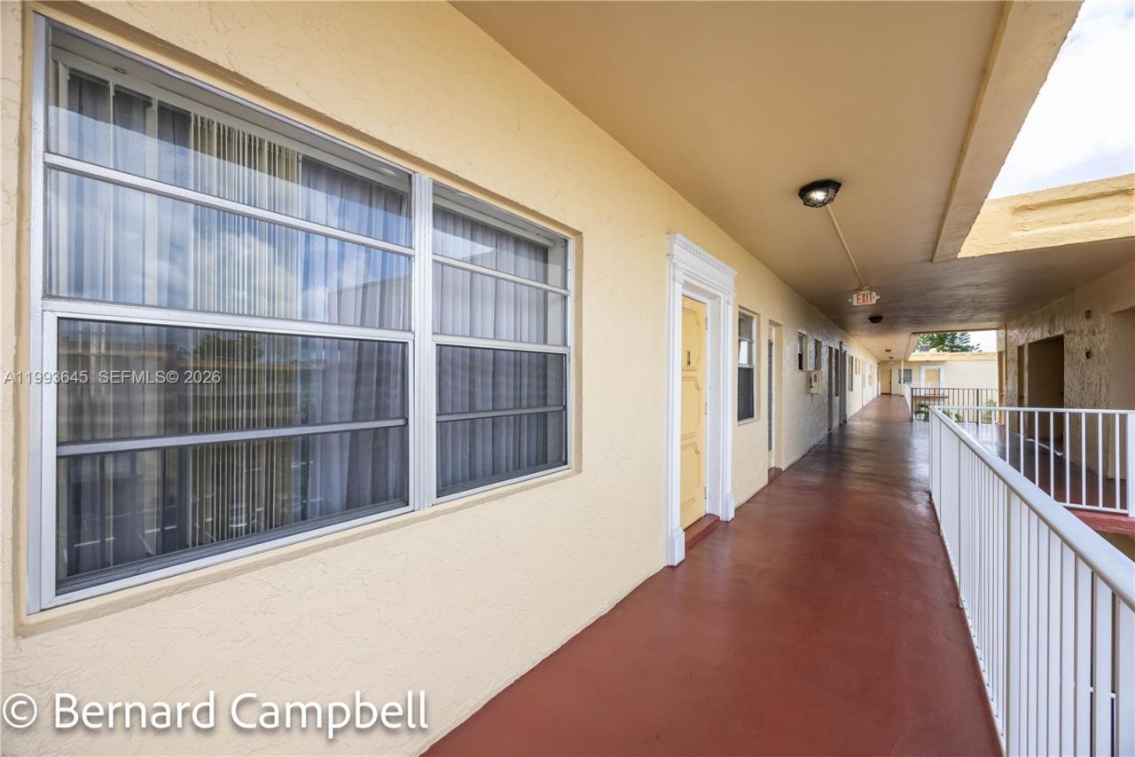 3940 NW 42nd Ave, Unit 417, Lauderdale Lakes, FL 33319 Photo