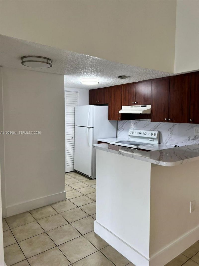 7595 NW 179th St, Unit 119, Hialeah, FL 33015 Photo