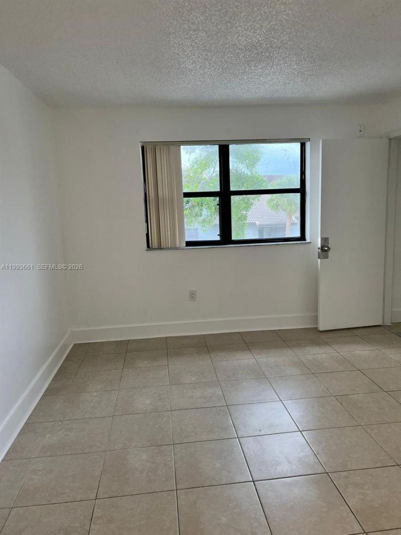 7595 NW 179th St, Unit 119, Hialeah, FL 33015 Photo