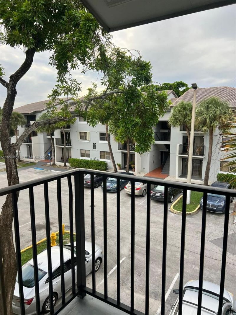 7200 NW 179th St, Unit 303, Hialeah, FL 33015 Photo