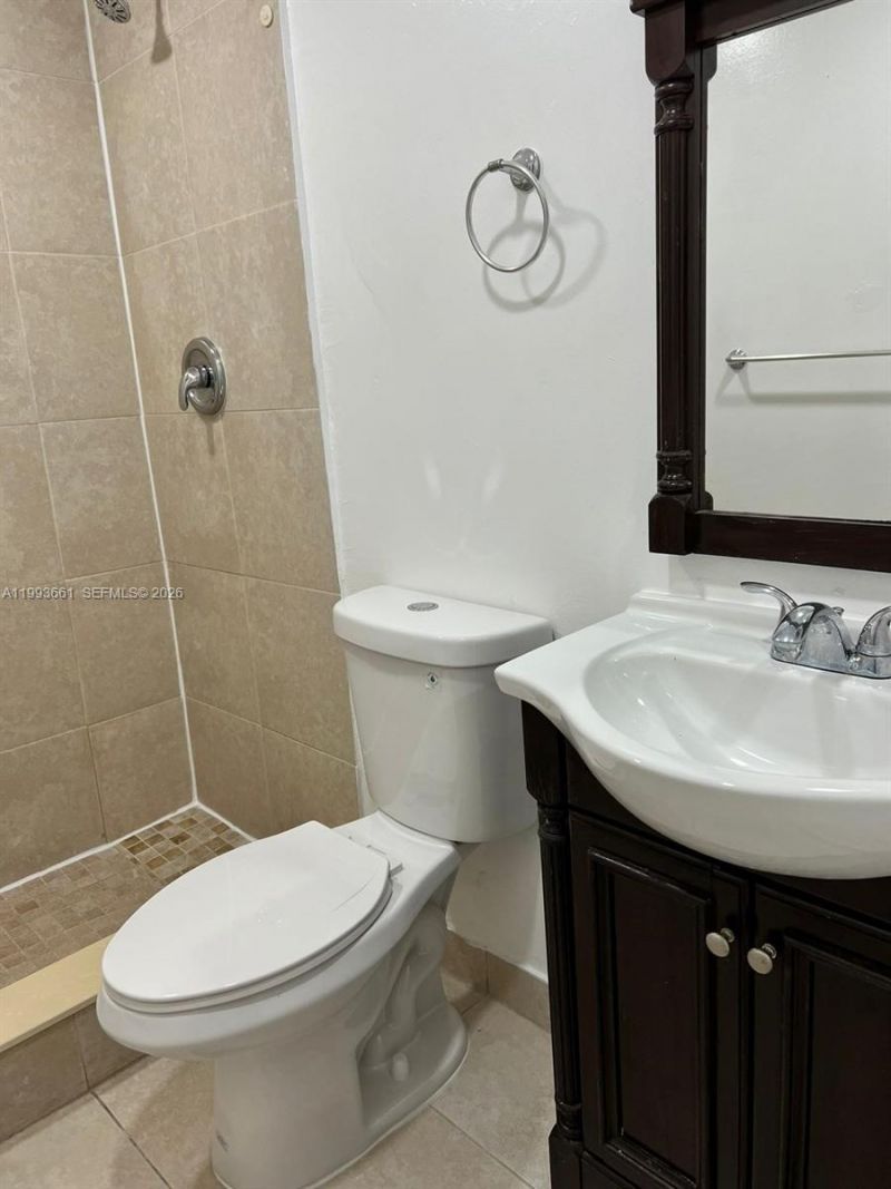 7595 NW 179th St, Unit 119, Hialeah, FL 33015 Photo