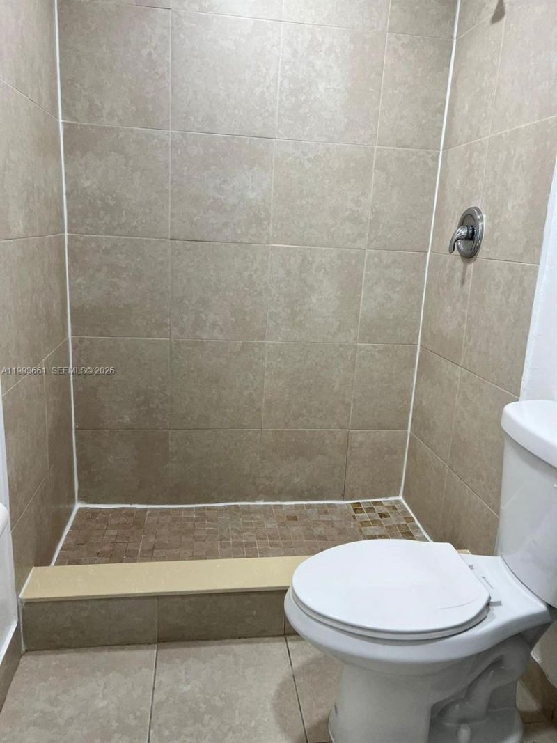 7595 NW 179th St, Unit 119, Hialeah, FL 33015 Photo
