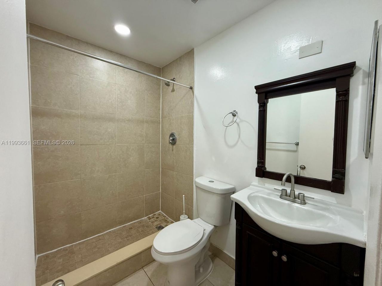 7595 NW 179th St, Unit 119, Hialeah, FL 33015 Photo