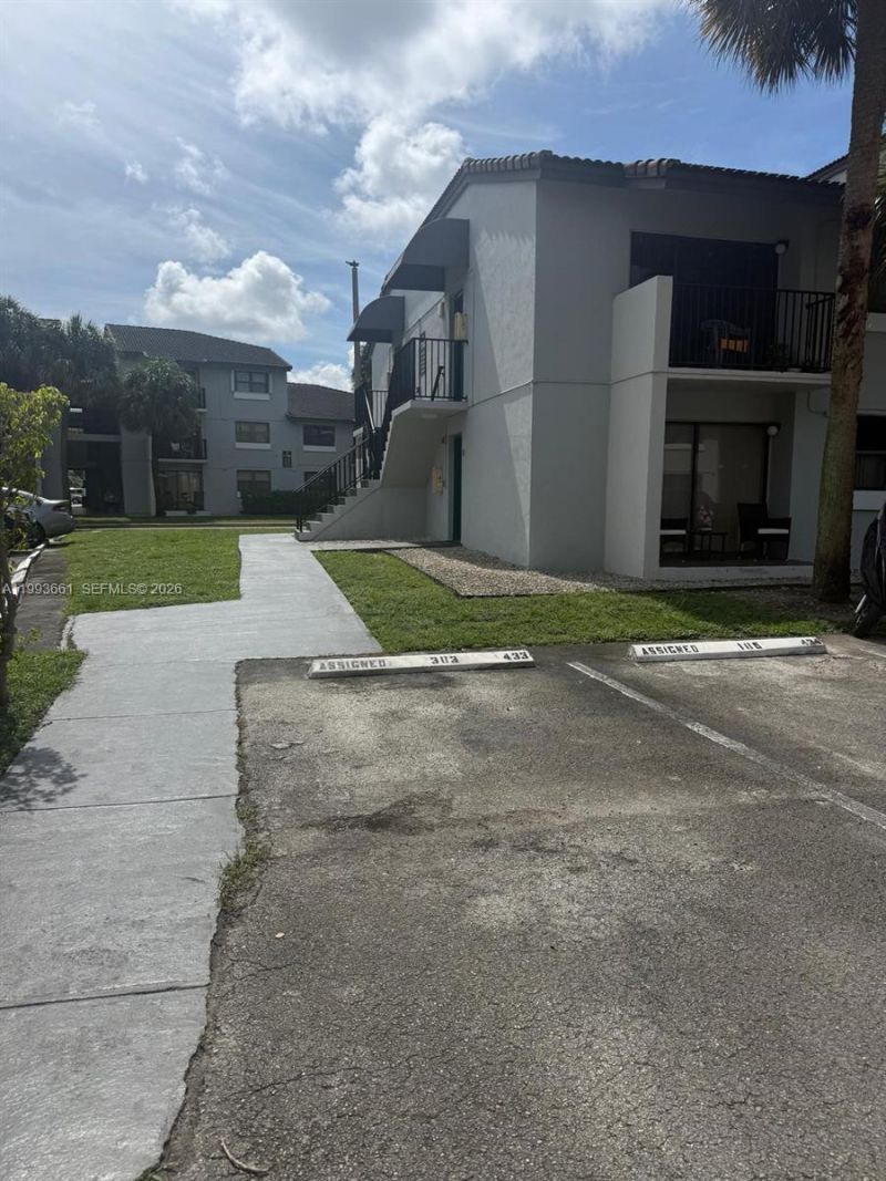 7595 NW 179th St, Unit 119, Hialeah, FL 33015 Photo