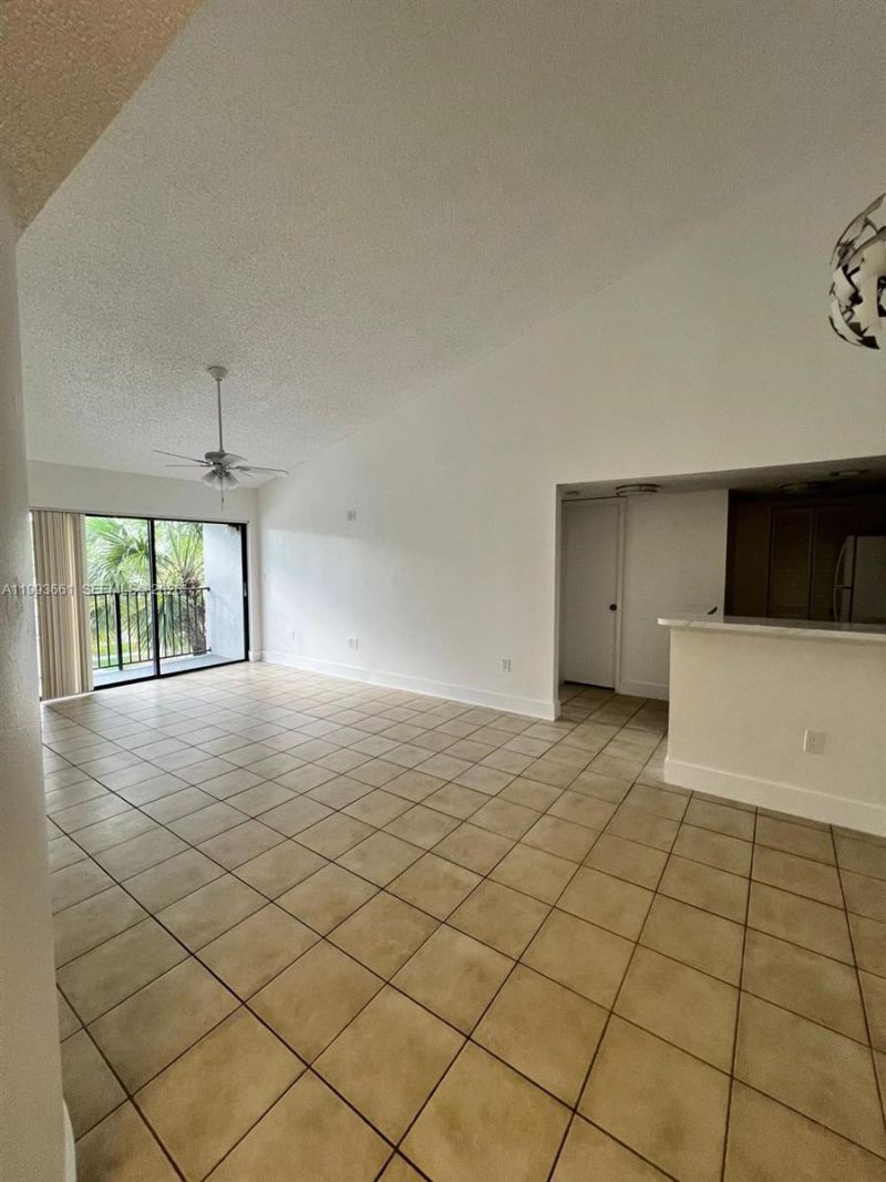 7200 NW 179th St, Unit 303, Hialeah, FL 33015 Photo