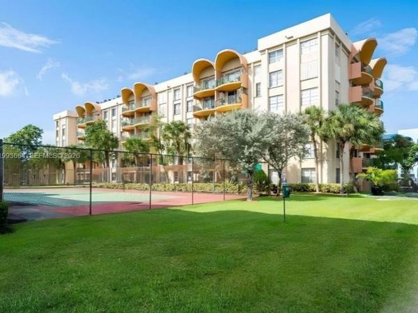 9360 Fontainebleau Blvd , Unit 104, Miami, FL 33172