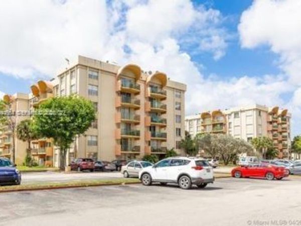 9360 Fontainebleau Blvd , Unit 104, Miami, FL 33172