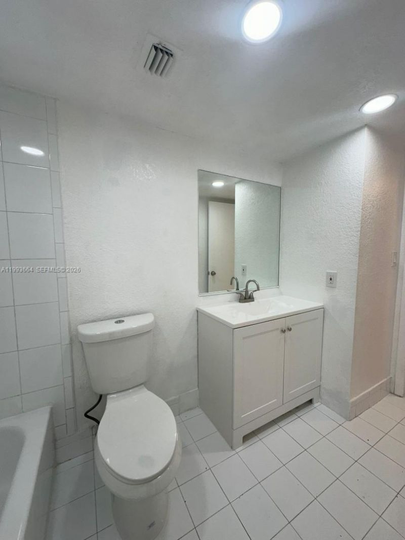 9360 Fontainebleau Blvd , Unit 104, Miami, FL 33172 Photo