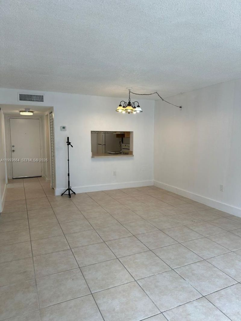 9360 Fontainebleau Blvd , Unit 104, Miami, FL 33172 Photo