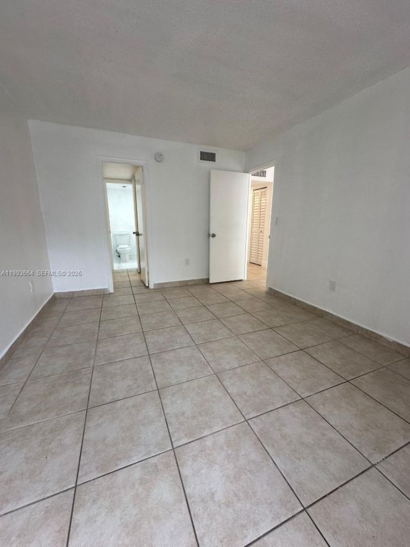 9360 Fontainebleau Blvd , Unit 104, Miami, FL 33172 Photo