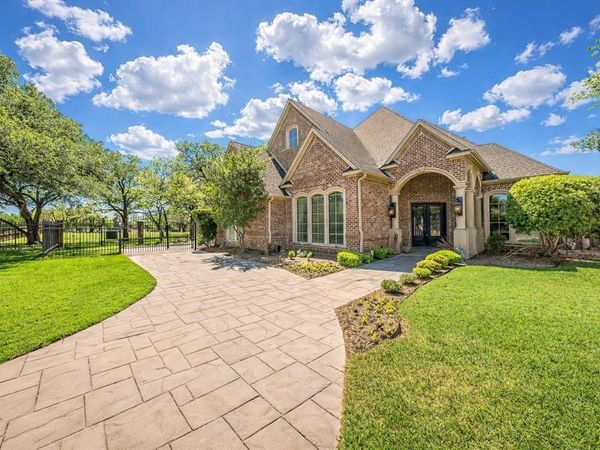 2726 Country Club Road , Pantego, TX 76013