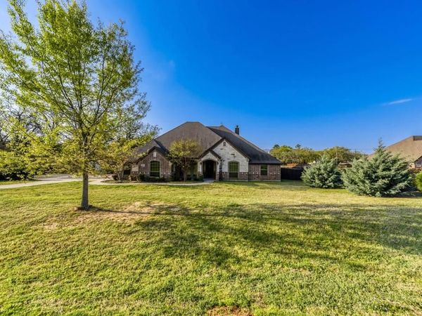 104 Lyndsey Court, Boyd, TX 76023