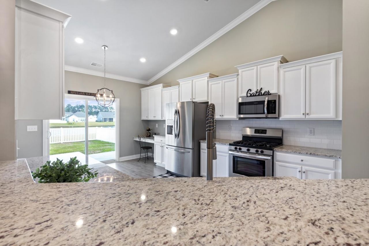 849 Brant St.  Photo 7