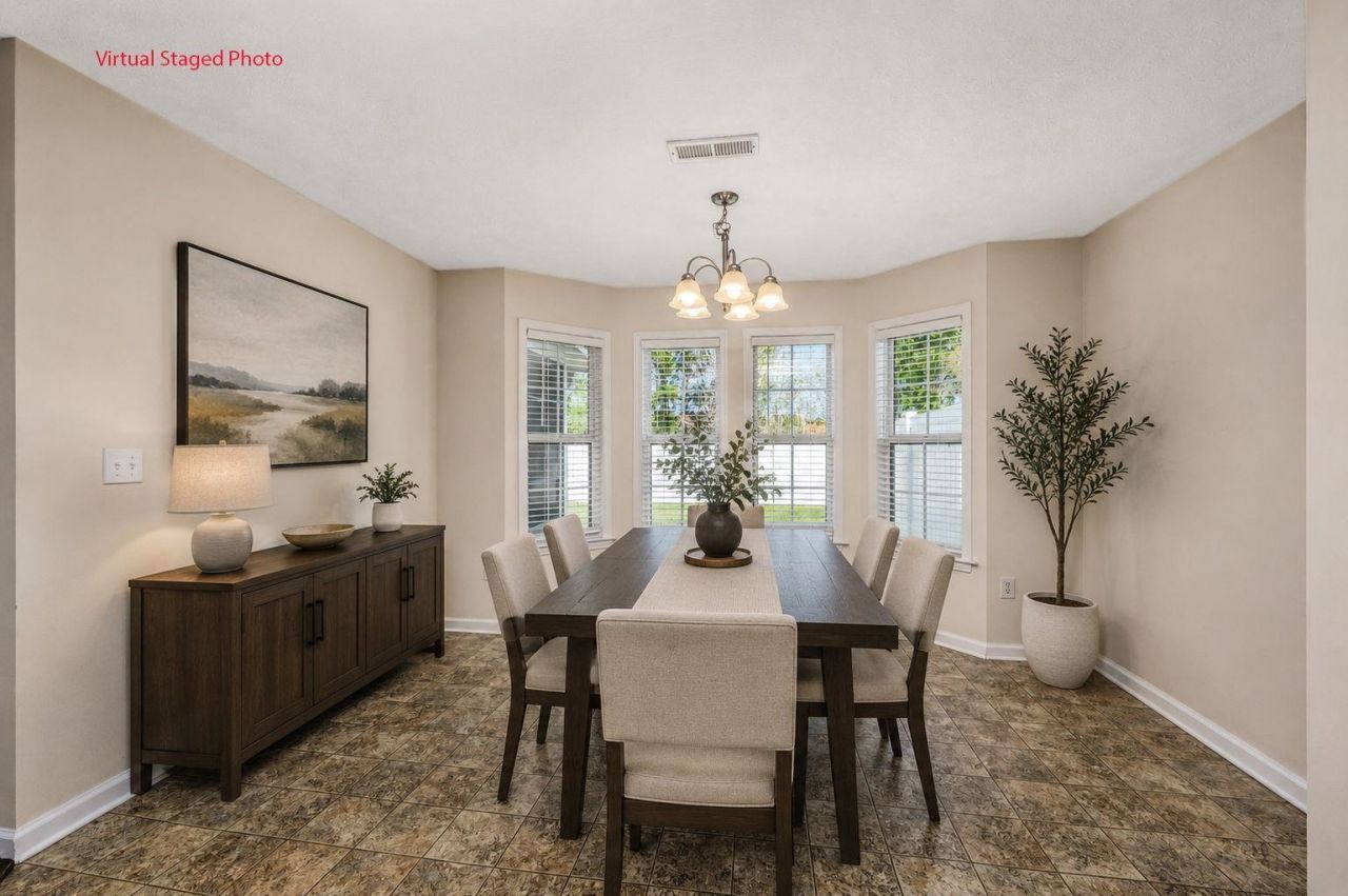 608 Bathurst Dr. Photo 11
