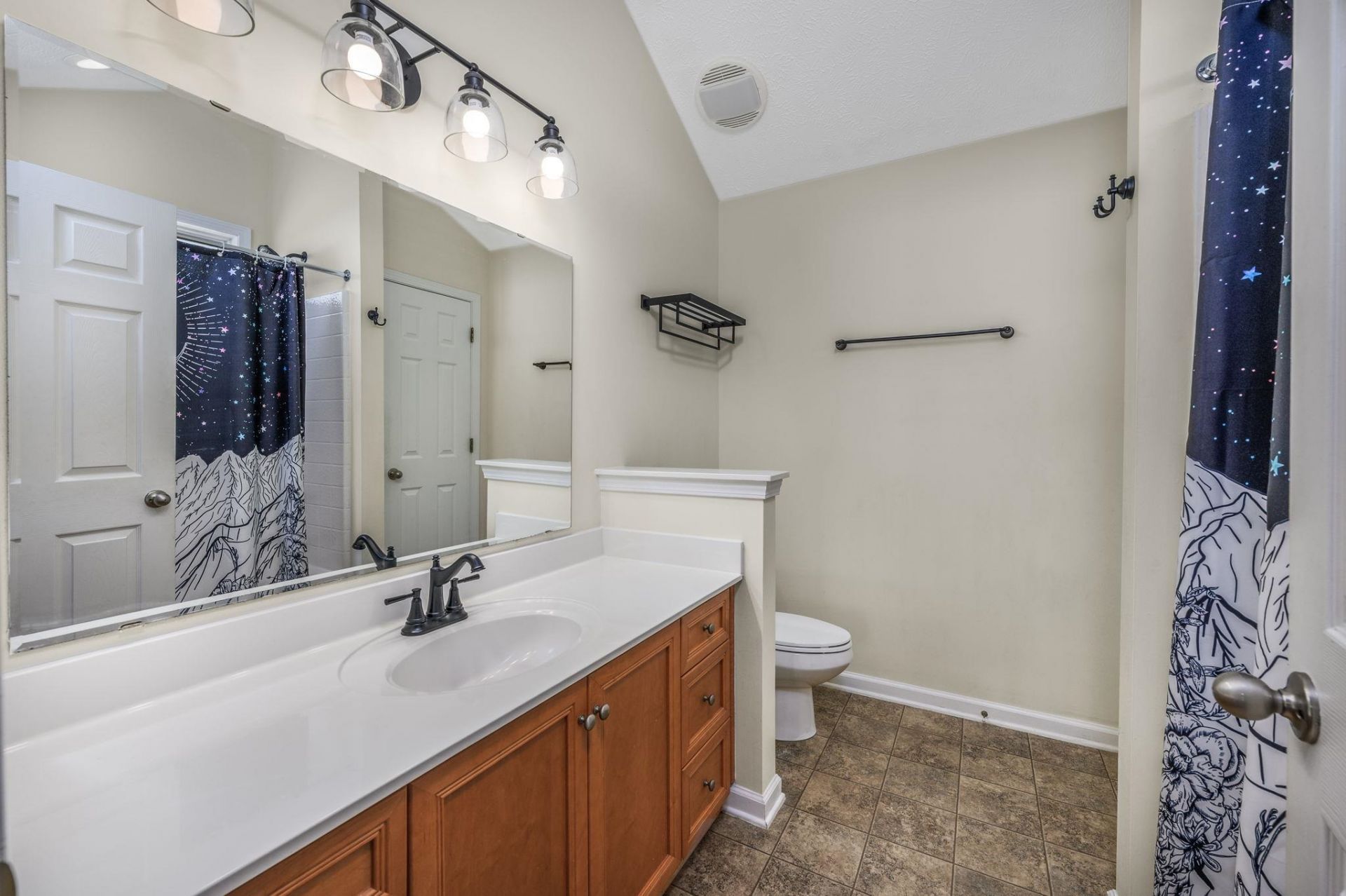 608 Bathurst Dr.  Photo 12