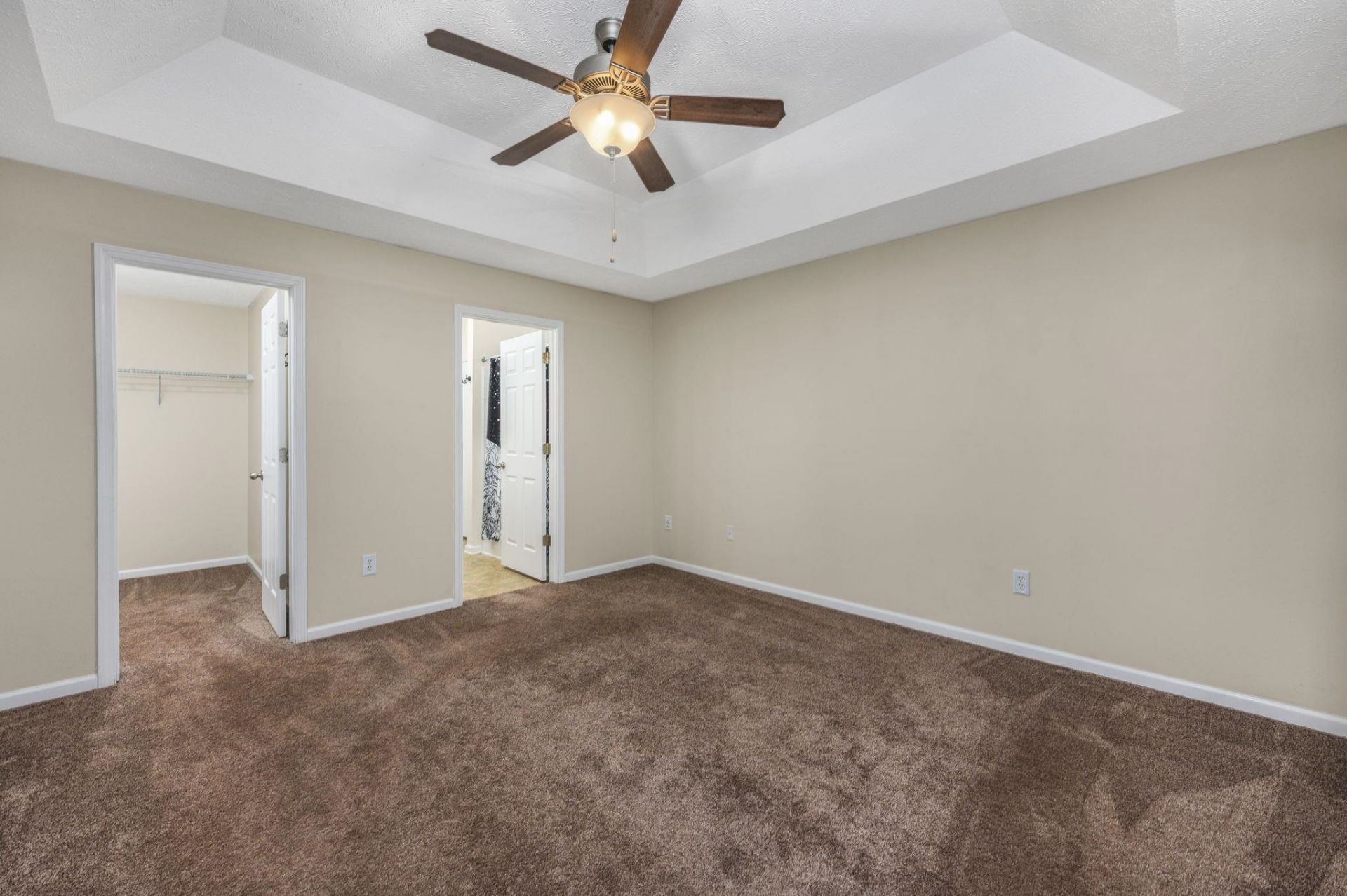 608 Bathurst Dr. Photo 13