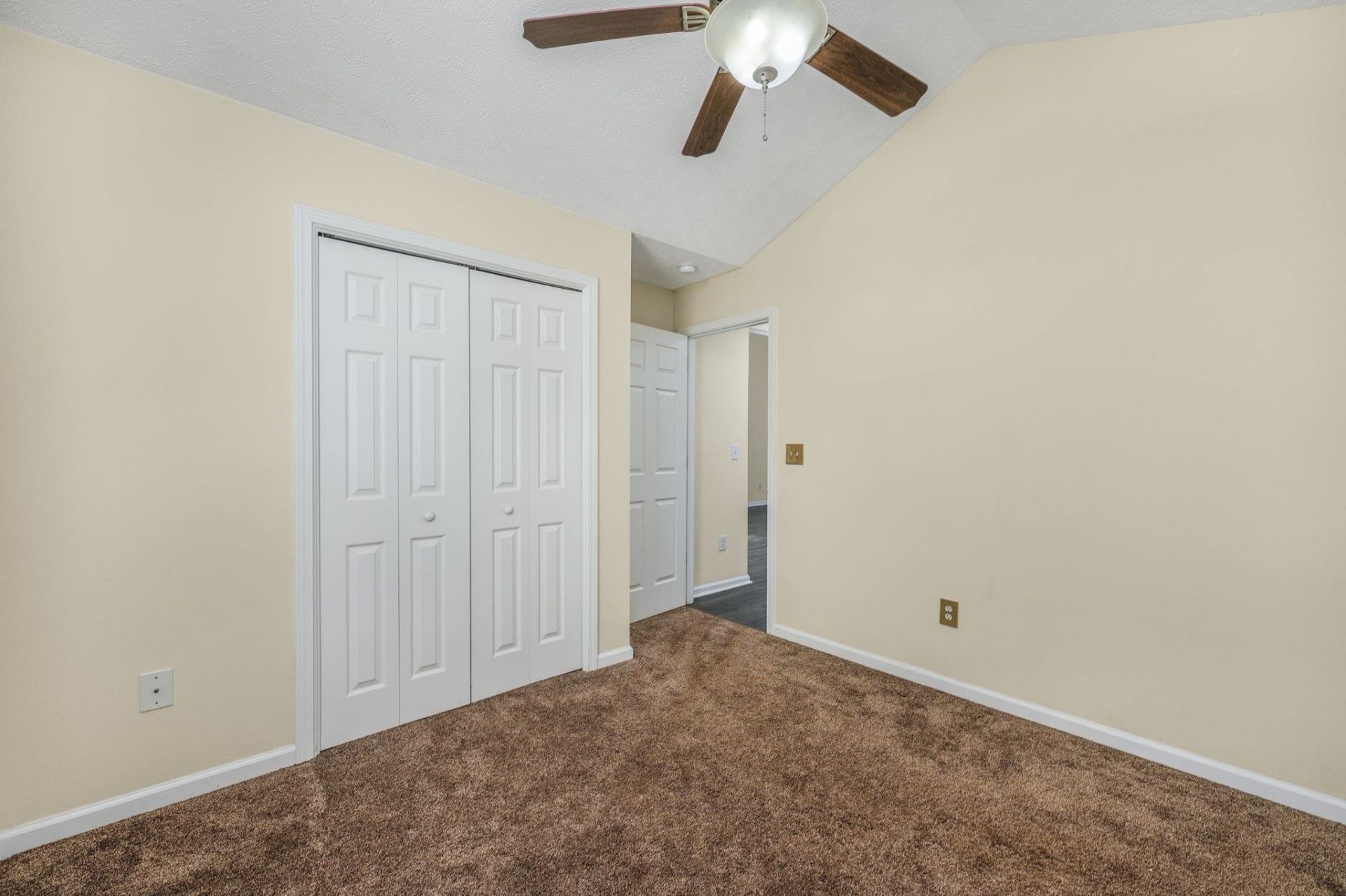 608 Bathurst Dr.  Photo 16