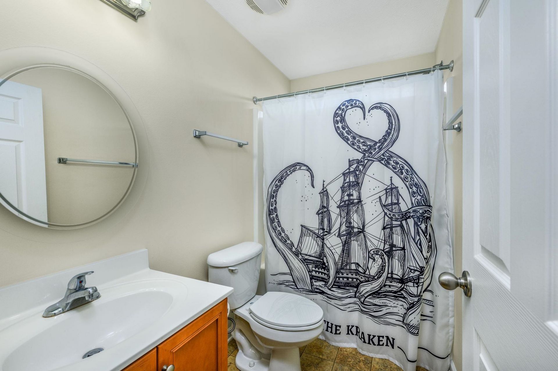 608 Bathurst Dr.  Photo 17