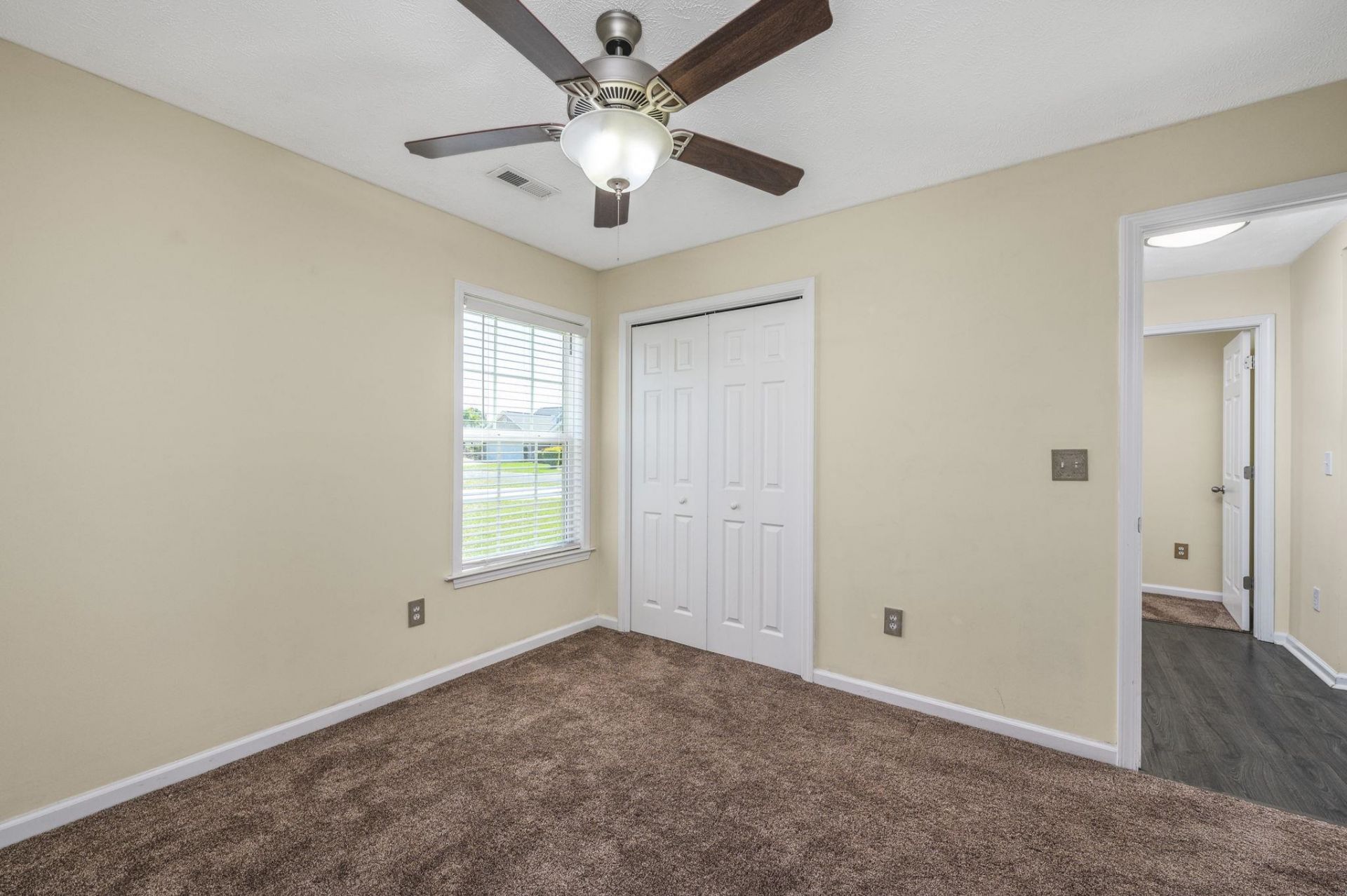 608 Bathurst Dr. Photo 18