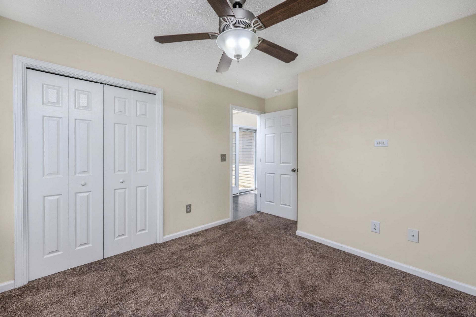 608 Bathurst Dr. Photo 19