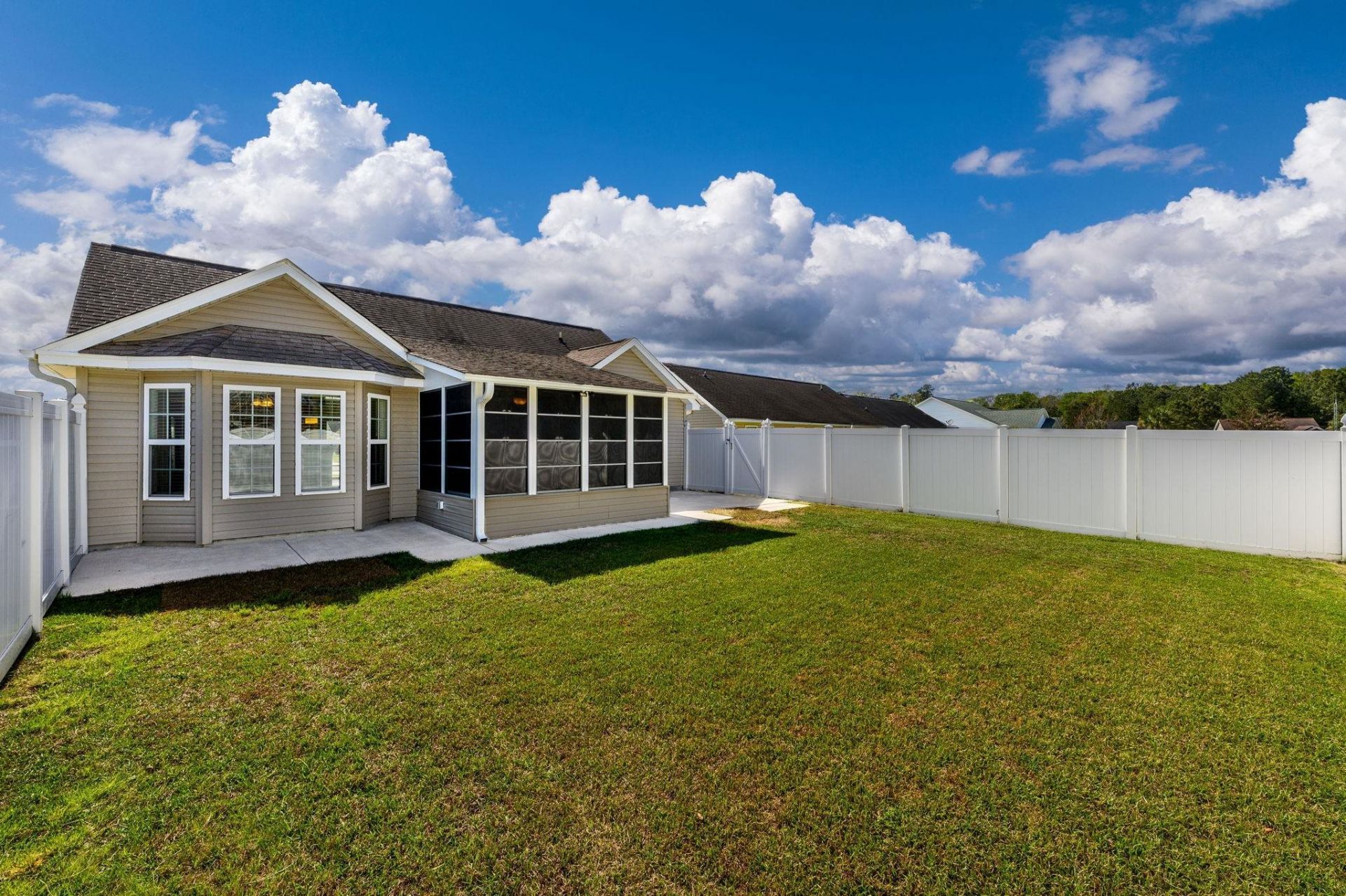 608 Bathurst Dr.  Photo 21