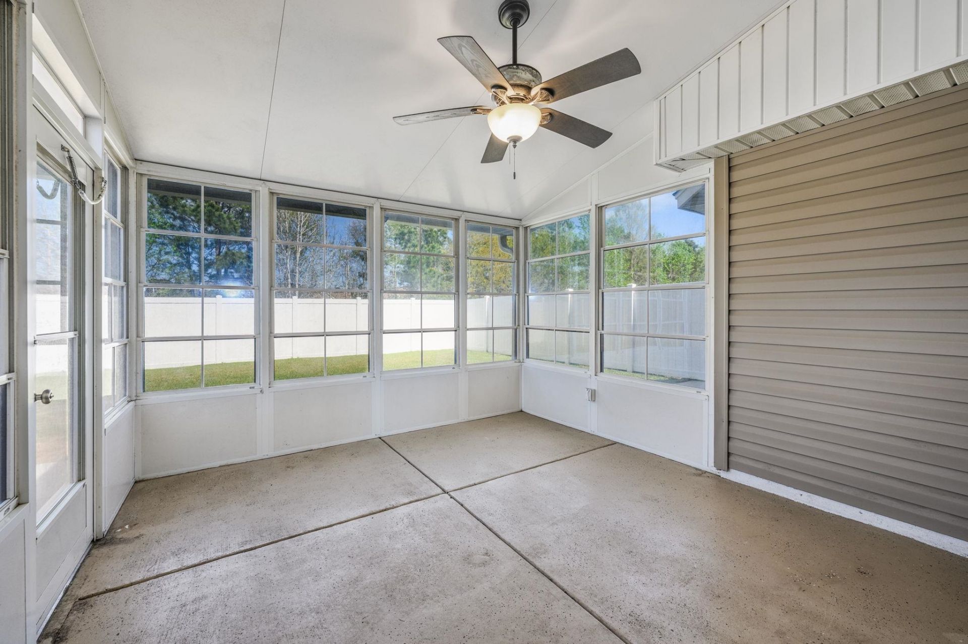 608 Bathurst Dr. Photo 26