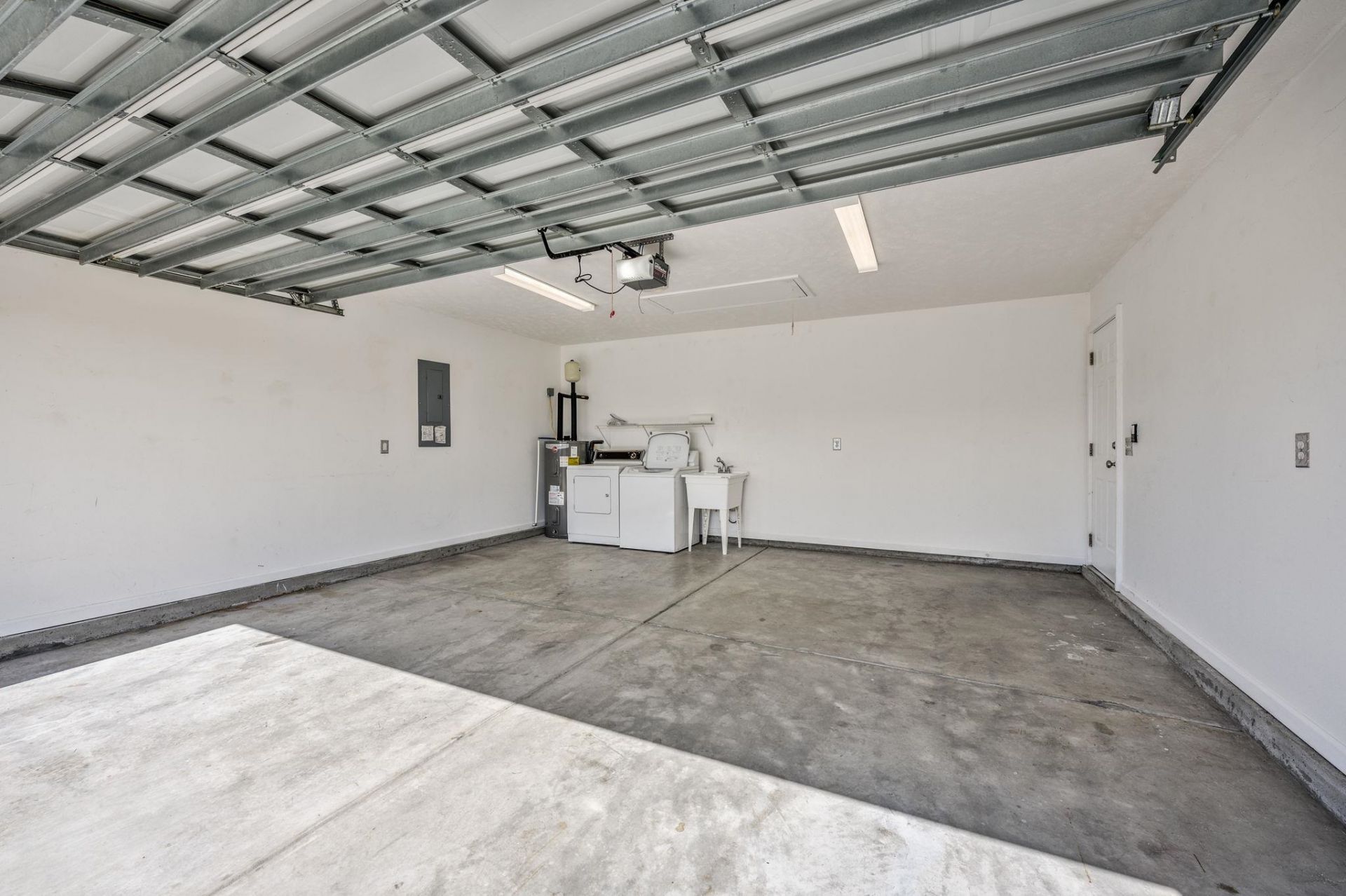 608 Bathurst Dr. Photo 31