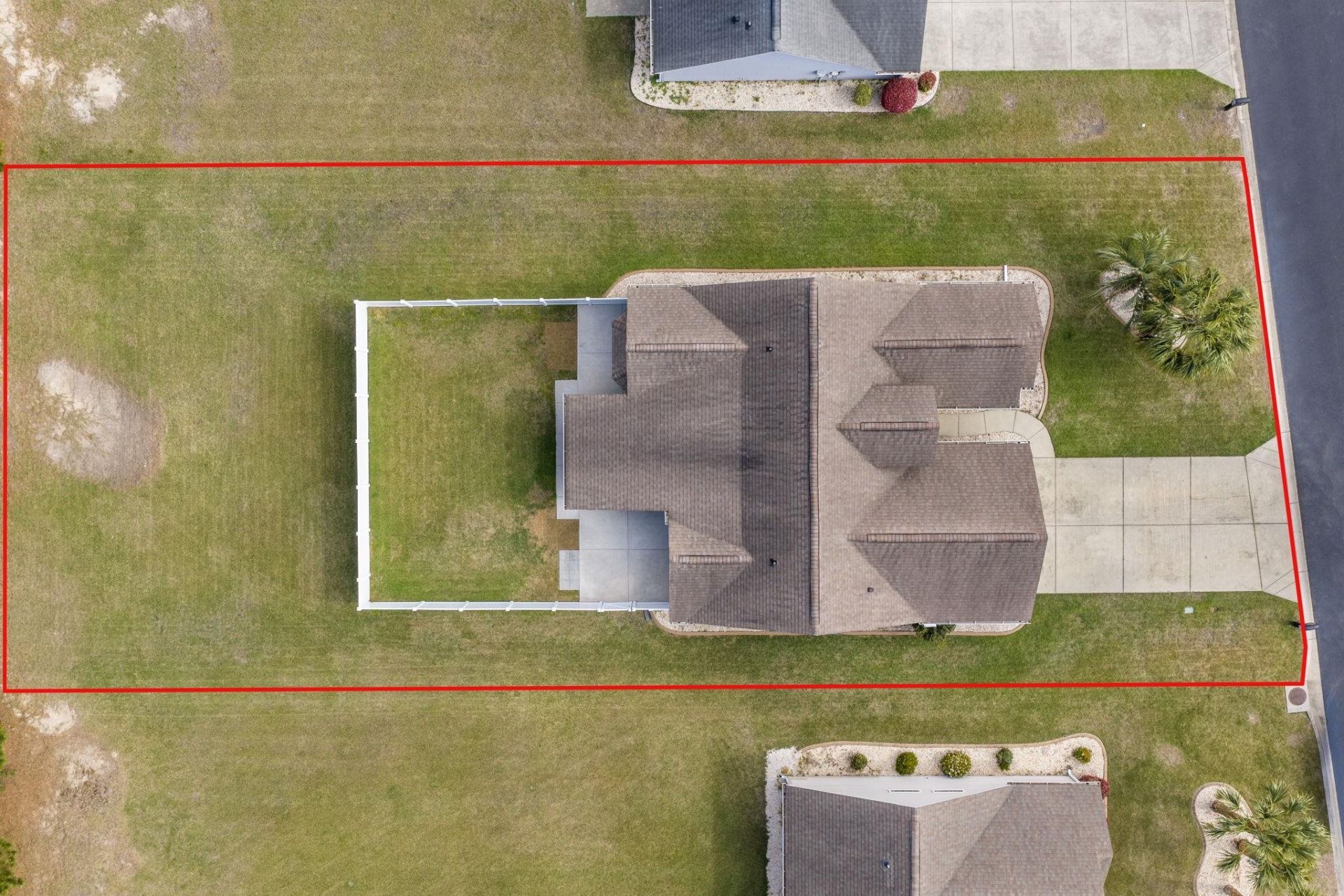 608 Bathurst Dr. Photo 33