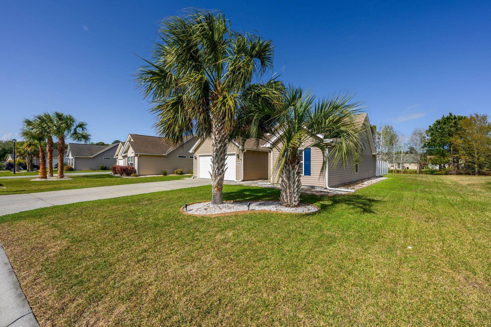 608 Bathurst Dr. Photo 38