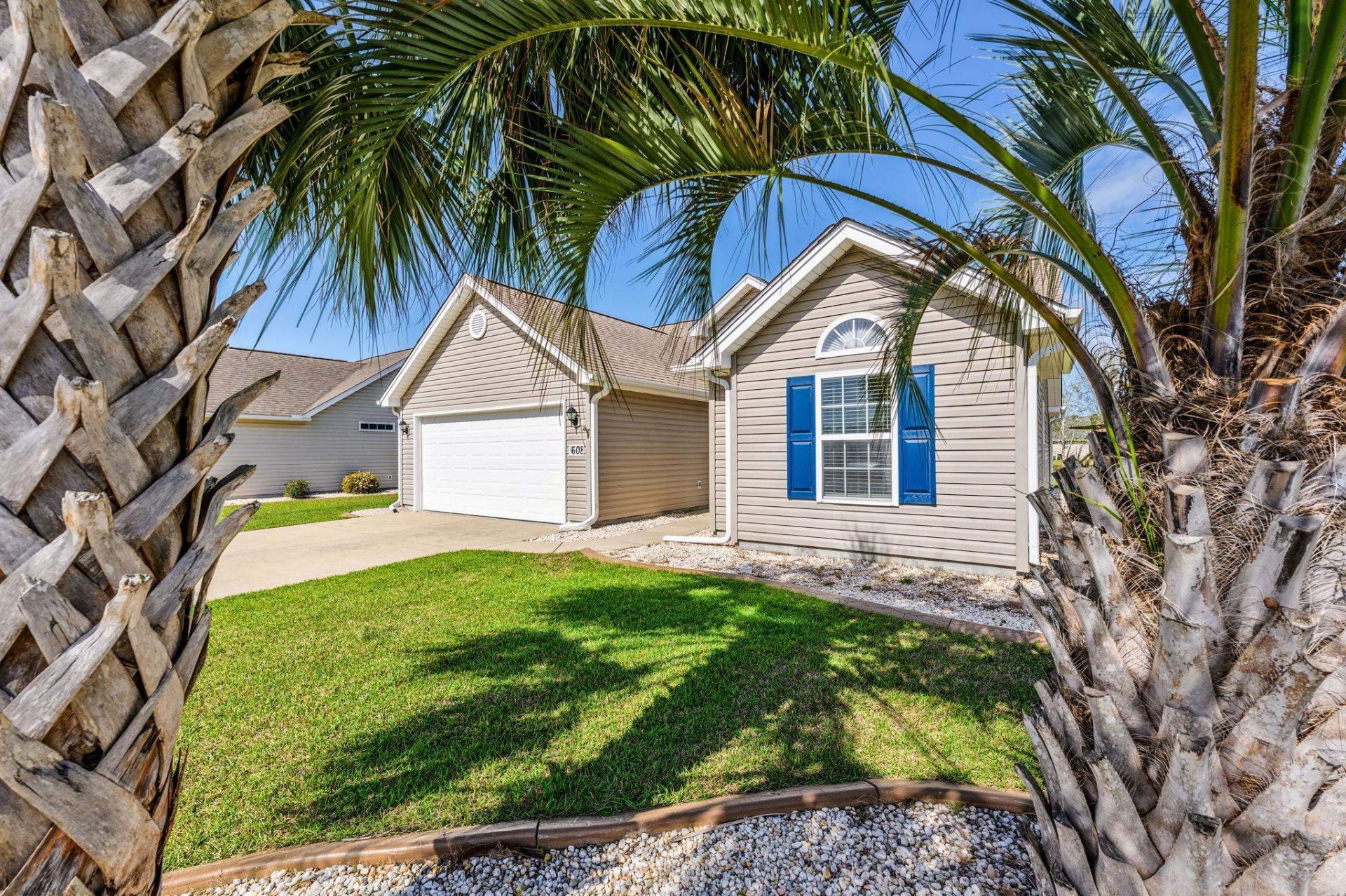 608 Bathurst Dr. Photo 41