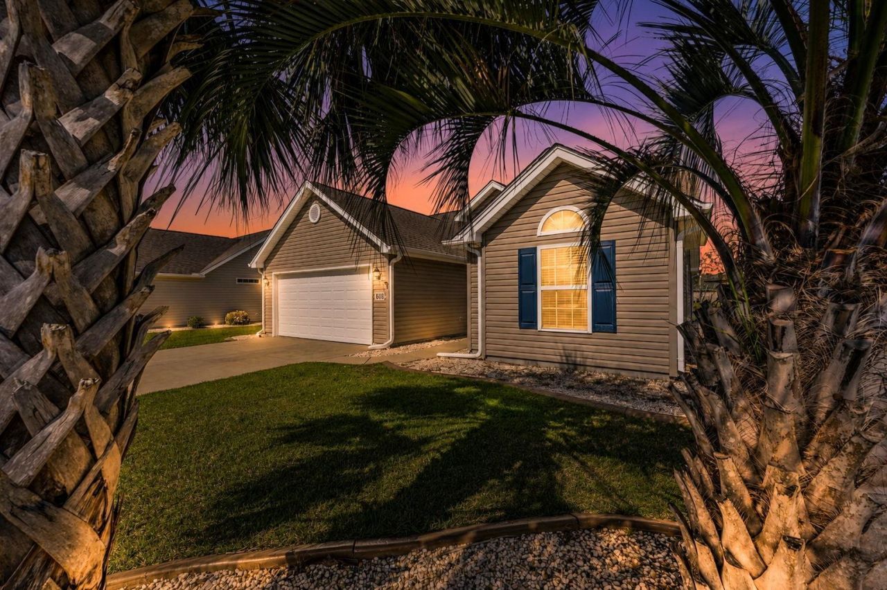 608 Bathurst Dr. Photo 42