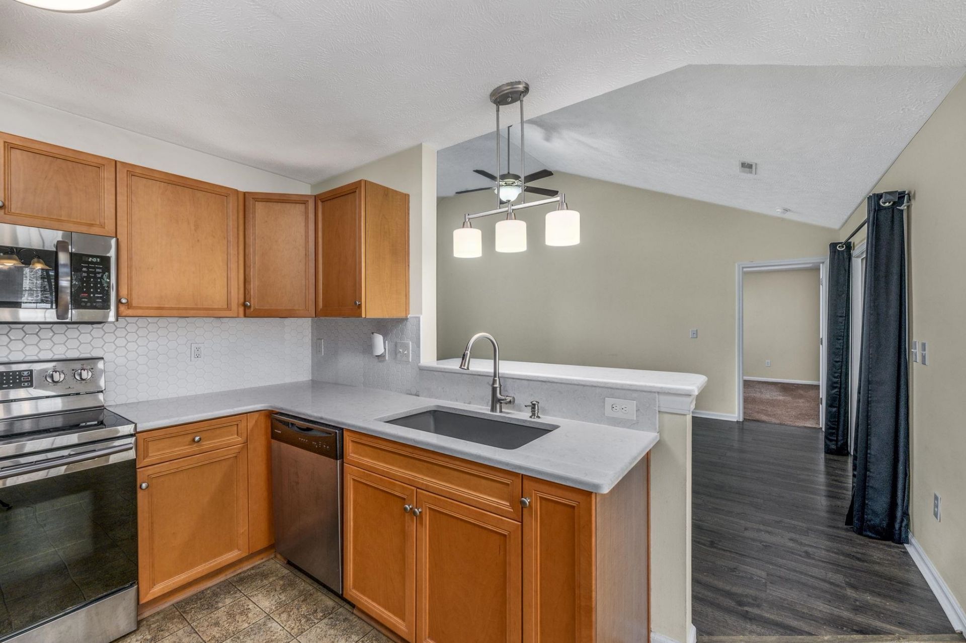 608 Bathurst Dr.  Photo 8