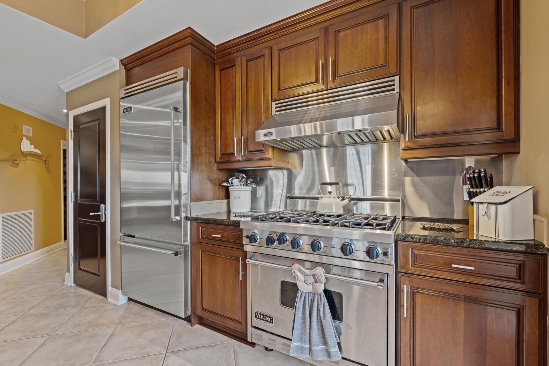 9547 Edgerton Dr. Photo 9