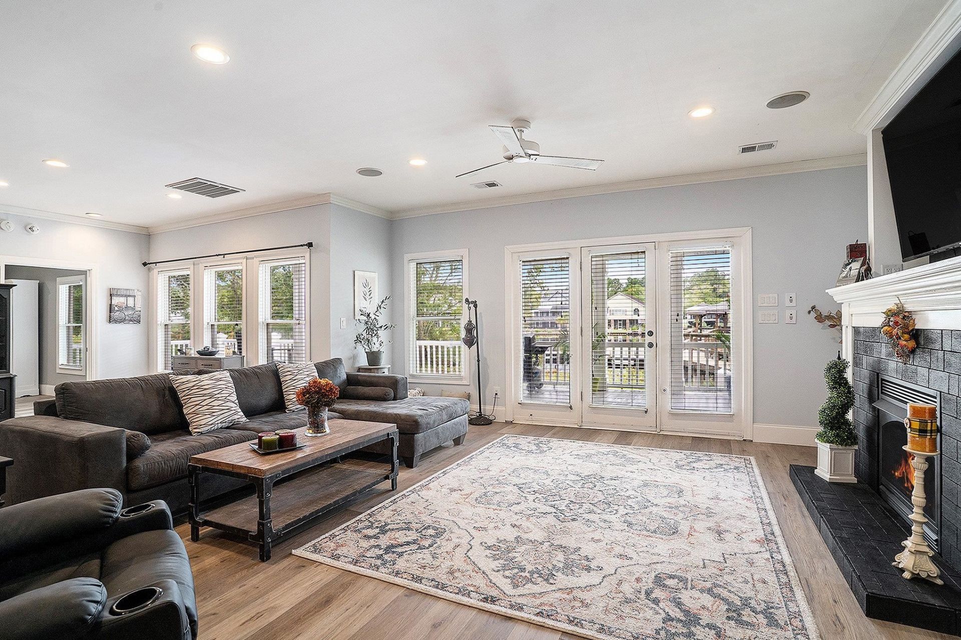 2409 River Rd.  Photo 9