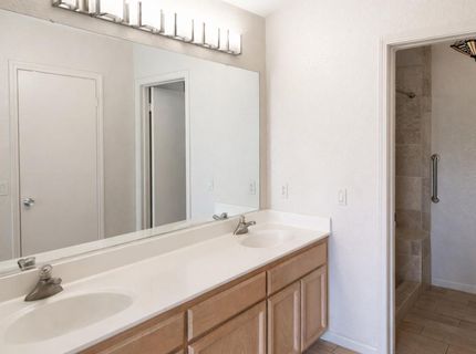 1 Pinache Ct, Sacramento, CA 95838 Photo