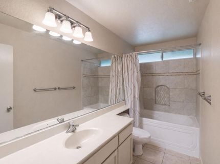 1 Pinache Ct, Sacramento, CA 95838 Photo