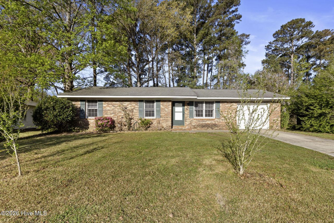 429 Kenwood Drive, Jacksonville, NC 28540 Main Photo