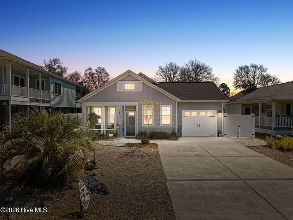 140 NE 16th Street, Oak Island, NC 28465