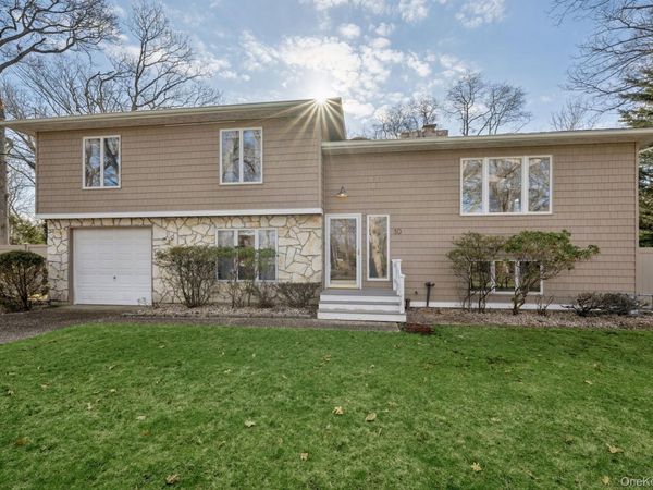 10 Harbor Road , Hampton Bays, NY 11946