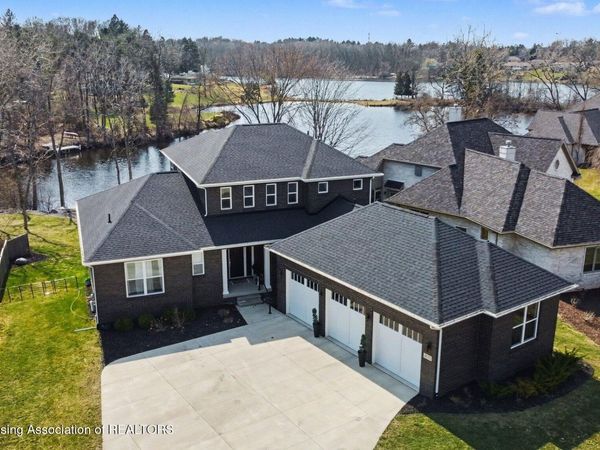 4125 Harbour Cove, Lansing, MI 48911