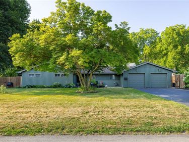 15 Victoria Drive, Rochester, NY 14618