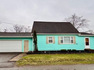 9563 Oakland Street , Angola, NY 14006