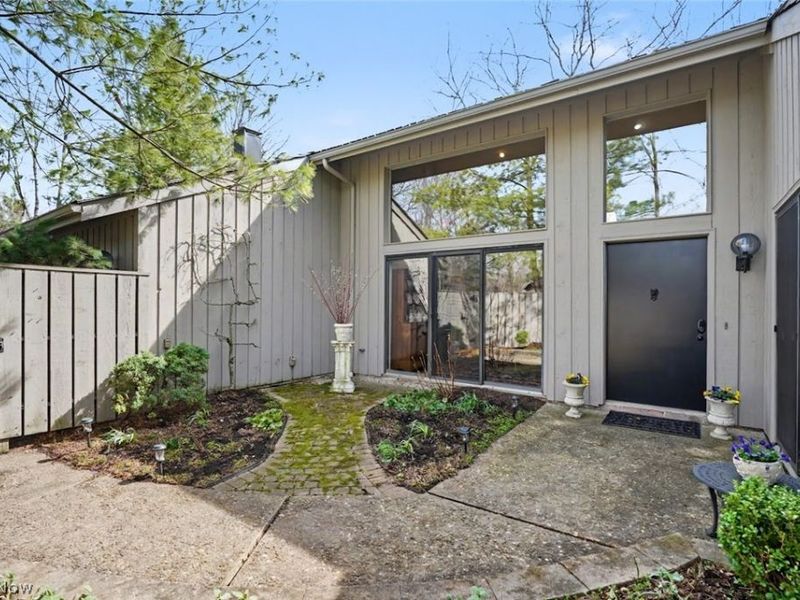 270-26 Hawthorne Drive , Aurora, OH 44202 Photo 2